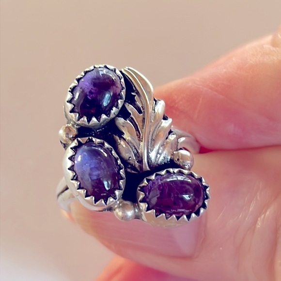 Amethyst & Sterling Ring - Picture 2 of 3